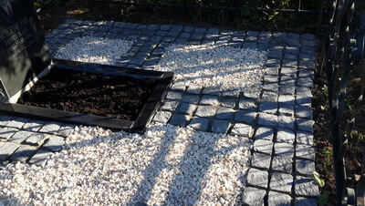 Сочетание брусчатки и мраморной крошки